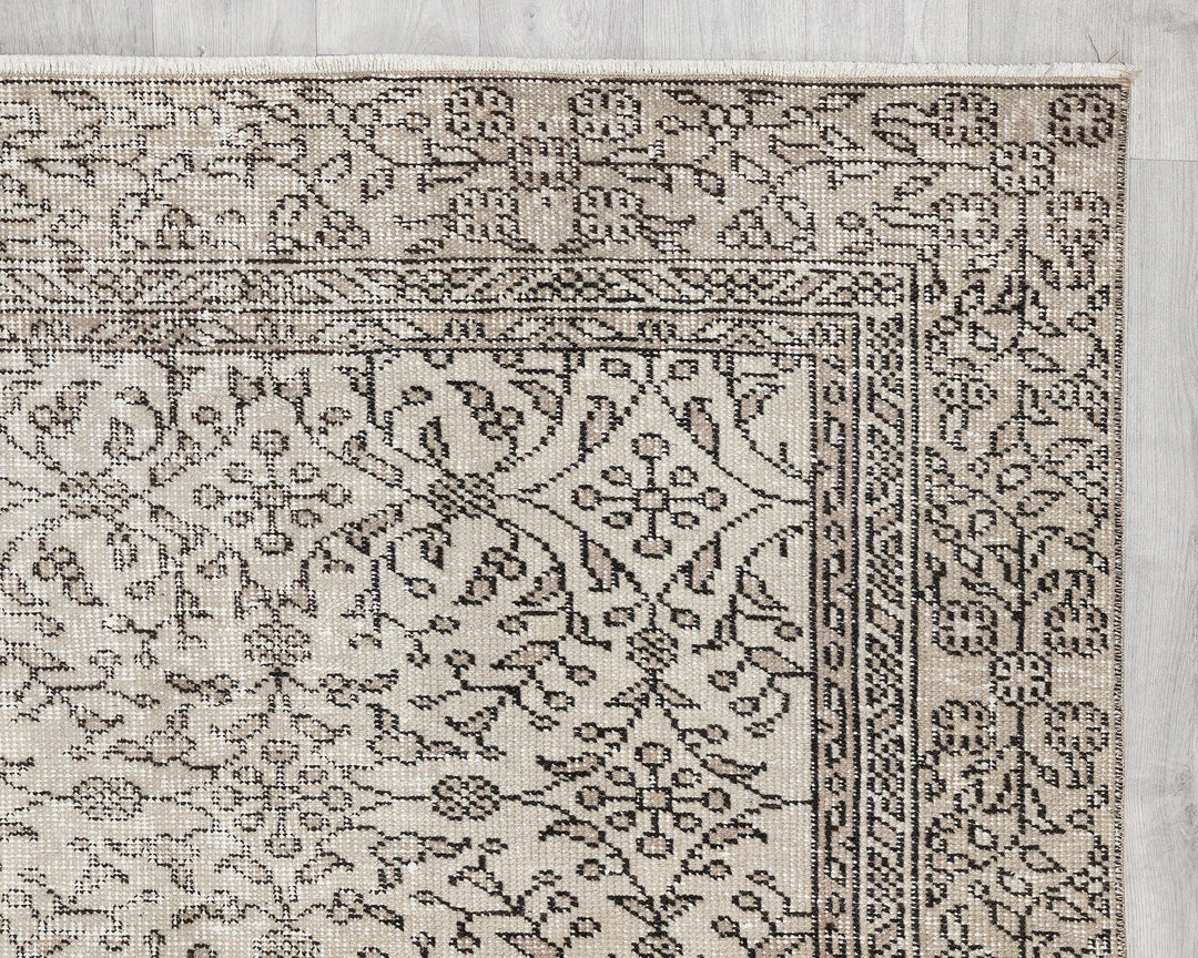 Beige Oushak Rug 6' 5" x 9' 7" | No. VR26184