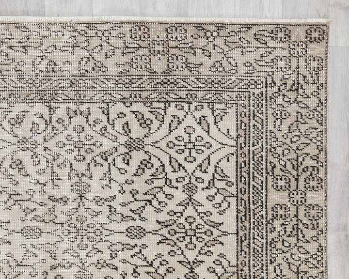 Beige Oushak Rug 6' 5" x 9' 7" | No. VR26184