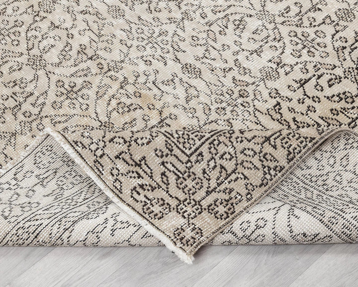 Beige Oushak Rug 6' 5" x 9' 7" | No. VR26184