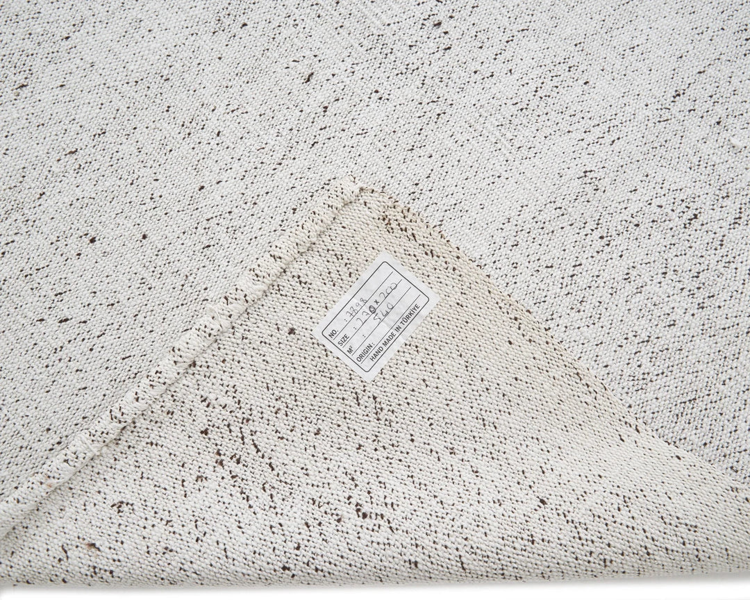 White Turkish Kilim Rug 6' 7" x 8' 10" Flat-Weave | No. VR26240