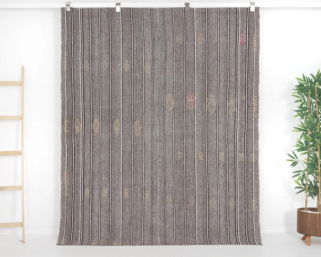 Gray Kilim Rug 5' 7" x 6' 8" | No. VR26397