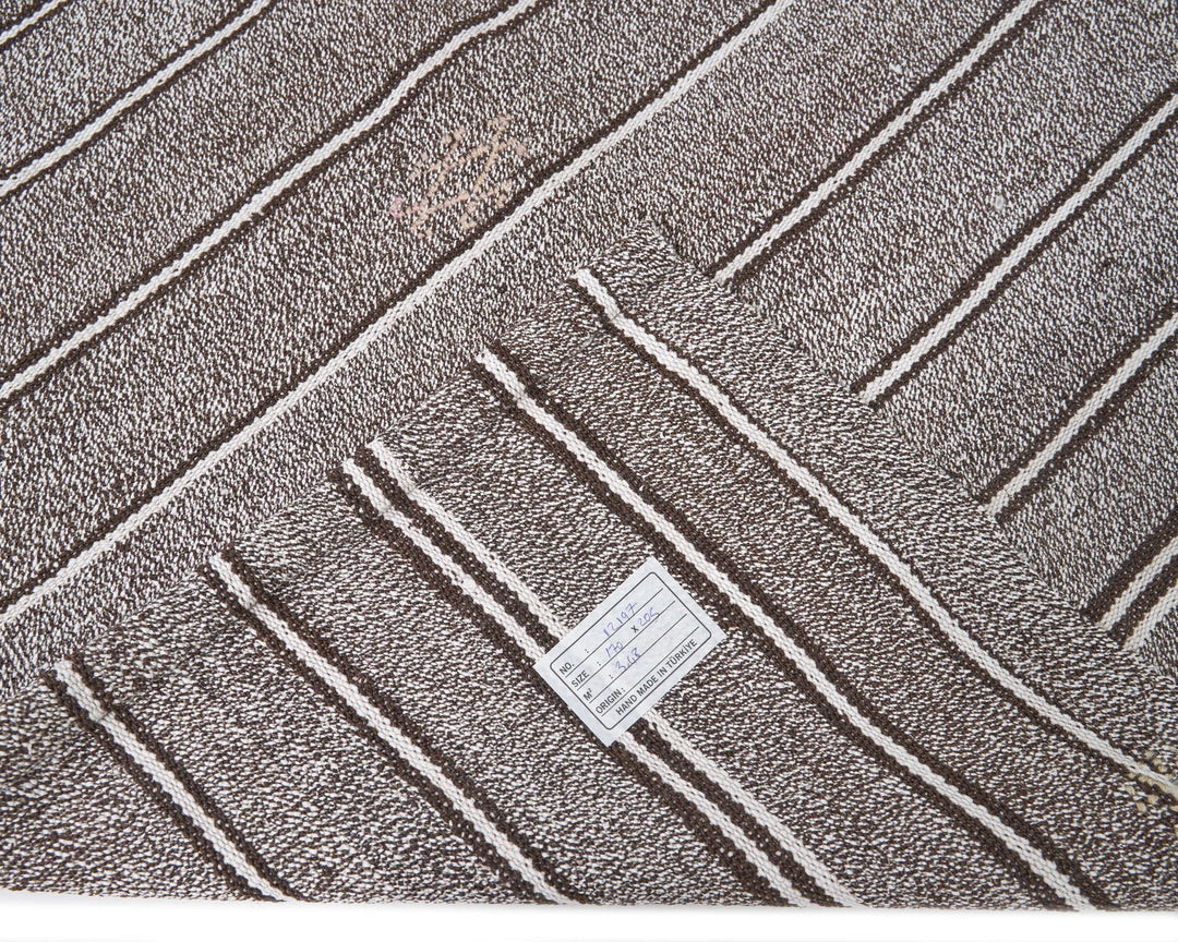 Gray Kilim Rug 5' 7" x 6' 8" | No. VR26397