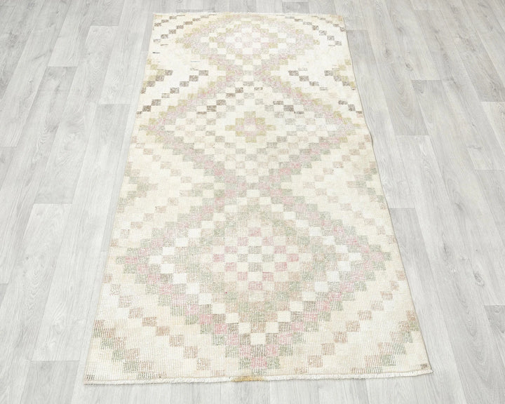 Beige Oushak Rug 2' 11" x 5' 5" | No. VR26620