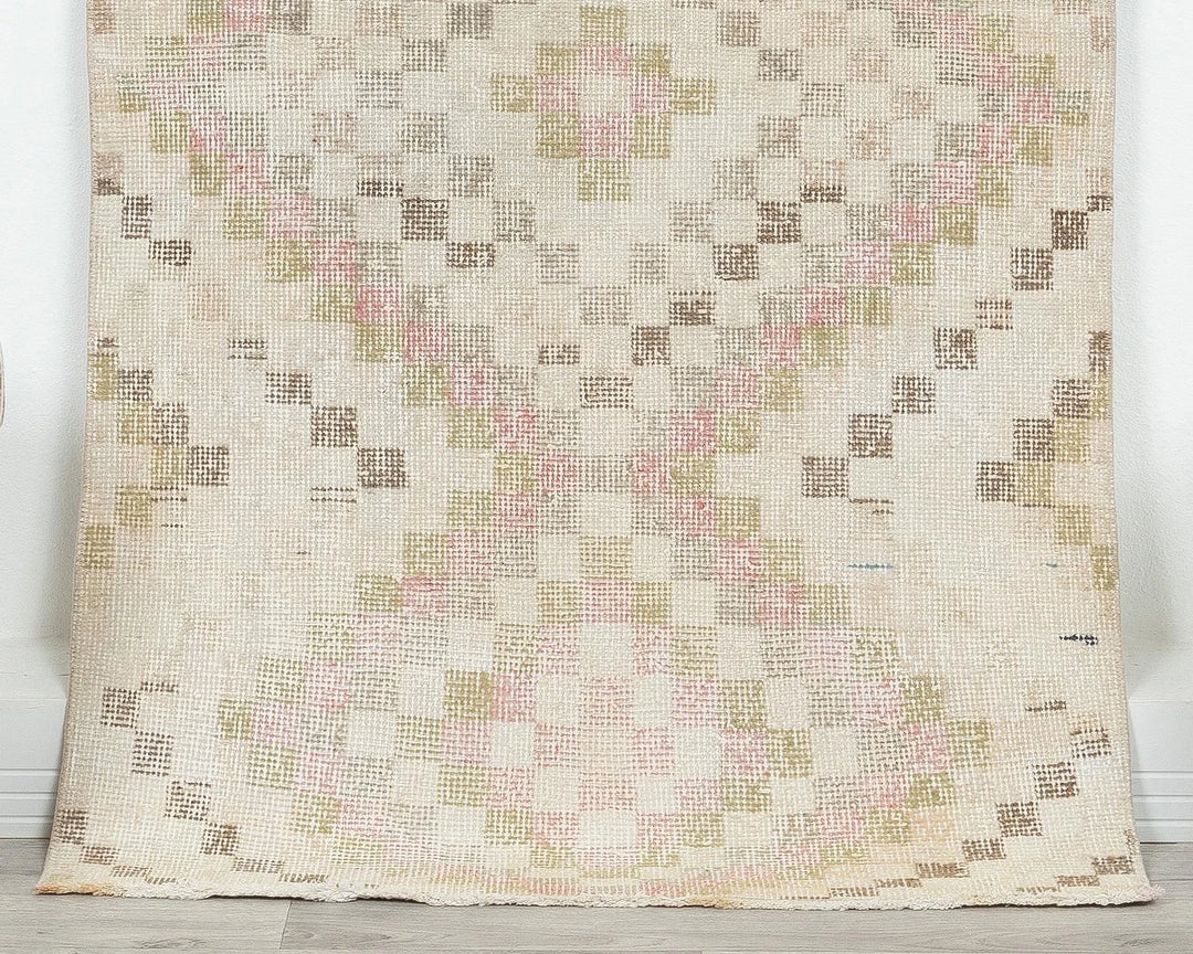 Beige Oushak Rug 2' 11" x 5' 5" | No. VR26620