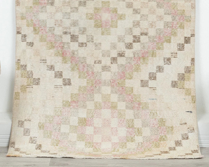 Beige Oushak Rug 2' 11" x 5' 5" | No. VR26620