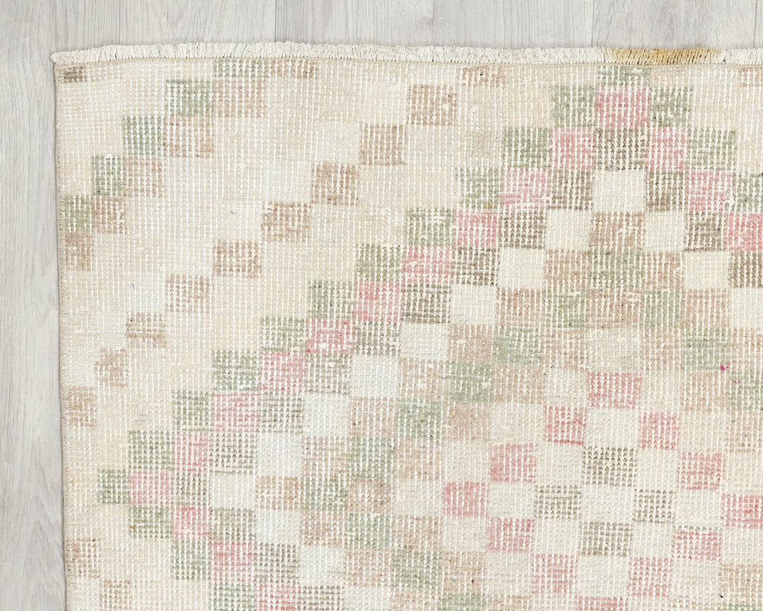 Beige Oushak Rug 2' 11" x 5' 5" | No. VR26620