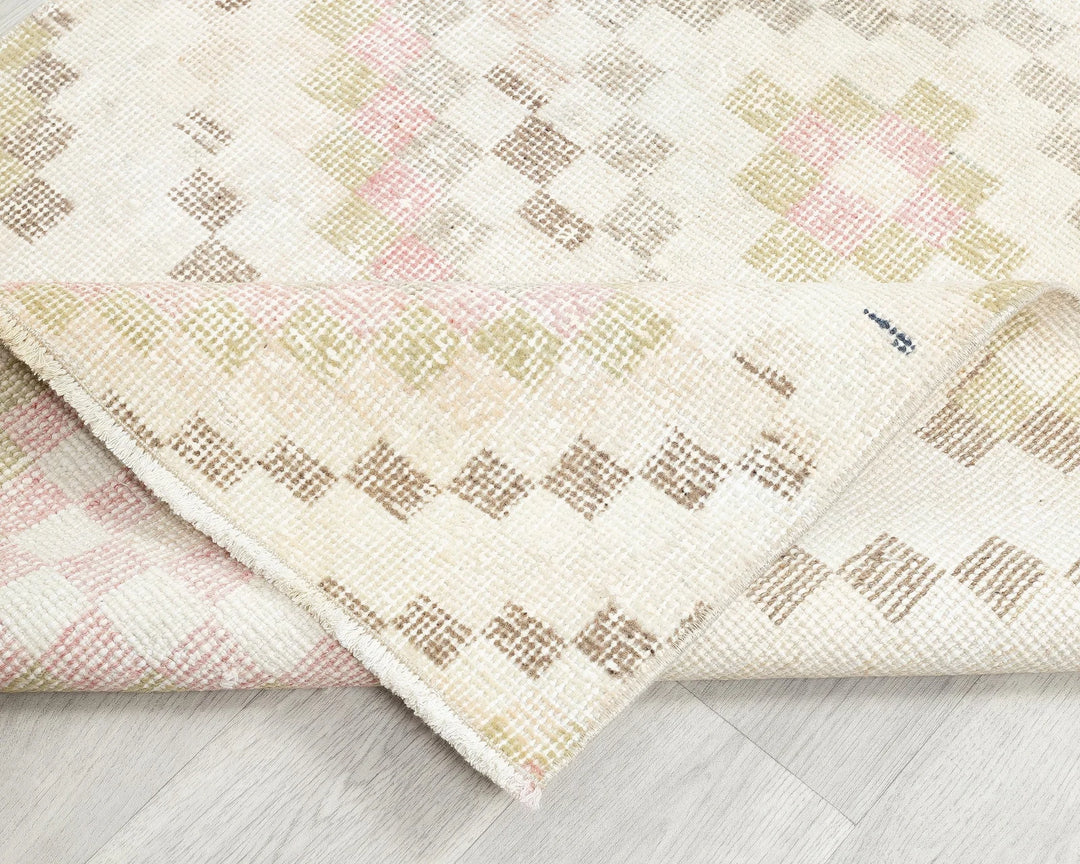 Beige Oushak Rug 2' 11" x 5' 5" | No. VR26620