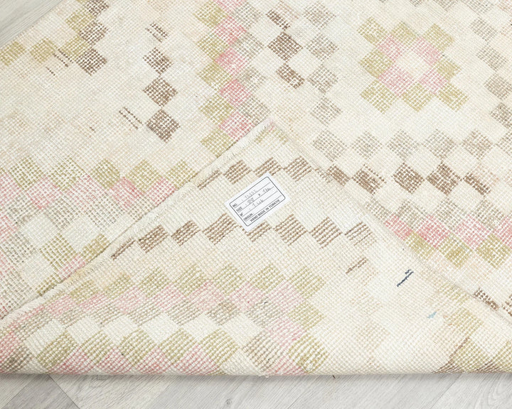 Beige Oushak Rug 2' 11" x 5' 5" | No. VR26620