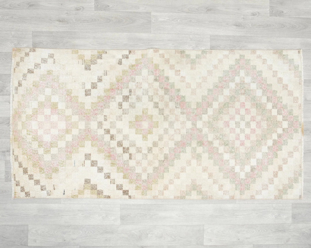 Beige Oushak Rug 2' 11" x 5' 5" | No. VR26620