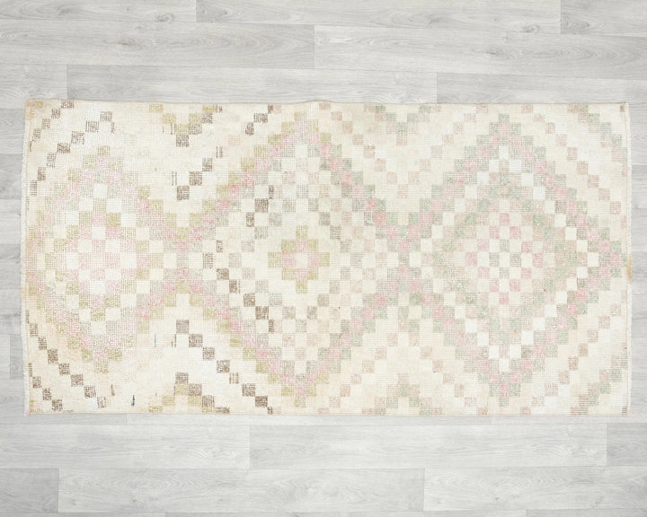 Beige Oushak Rug 2' 11" x 5' 5" | No. VR26620