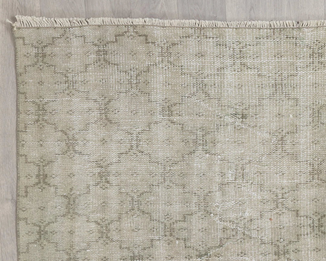 Neutral Oushak Rug 6' 5" x 9' 5" | No. VR27092