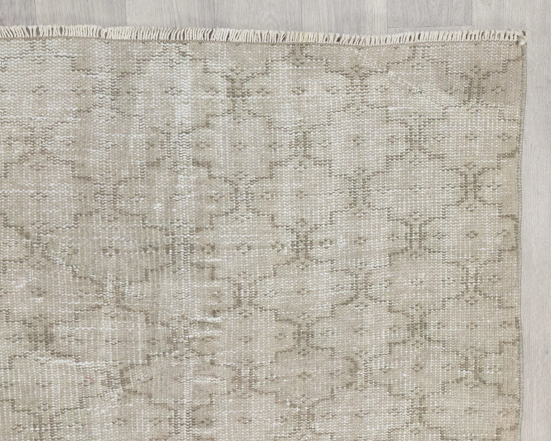 Neutral Oushak Rug 6' 5" x 9' 5" | No. VR27092