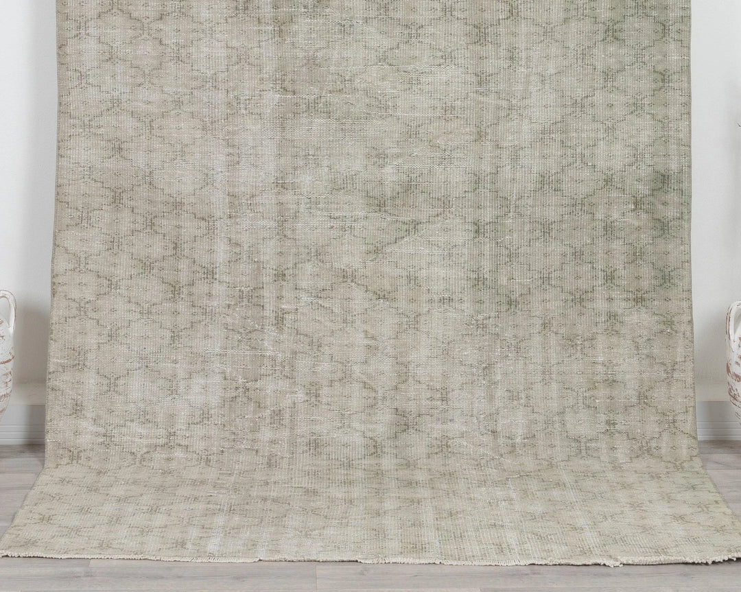 Neutral Oushak Rug 6' 5" x 9' 5" | No. VR27092