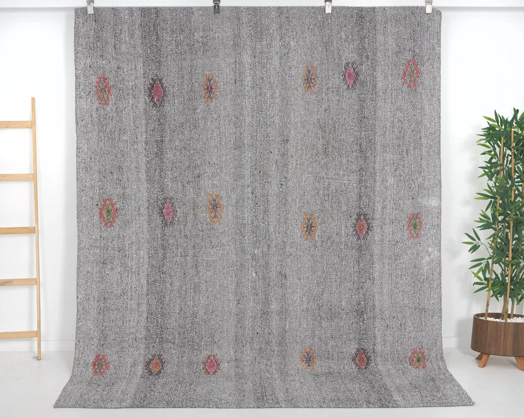 Gray Turkish Kilim Rug 6'10" x 8'2" Flat-Weave | No. VR27832