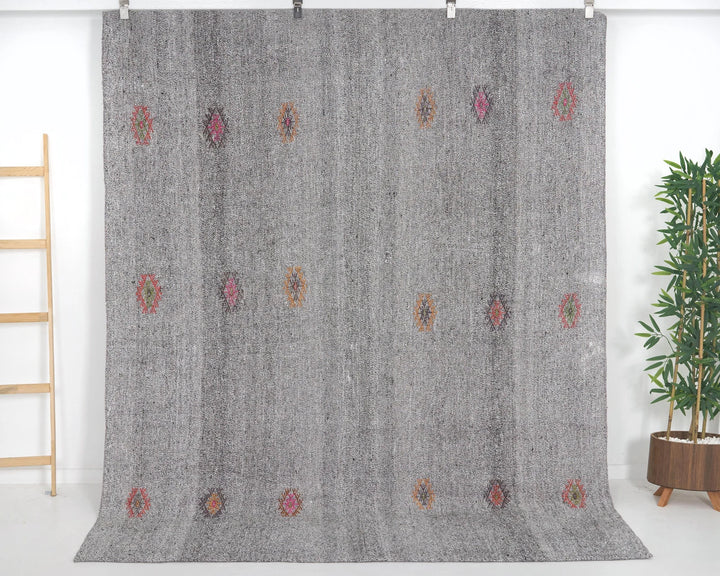 Gray Turkish Kilim Rug 6'10" x 8'2" Flat-Weave | No. VR27832