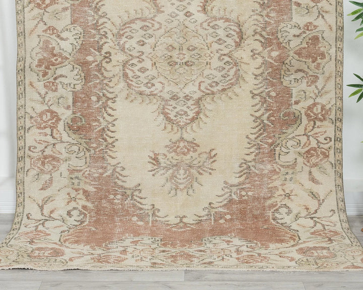Beige Turkish Oushak Rug 5' x 9' Hand-Knotted detail