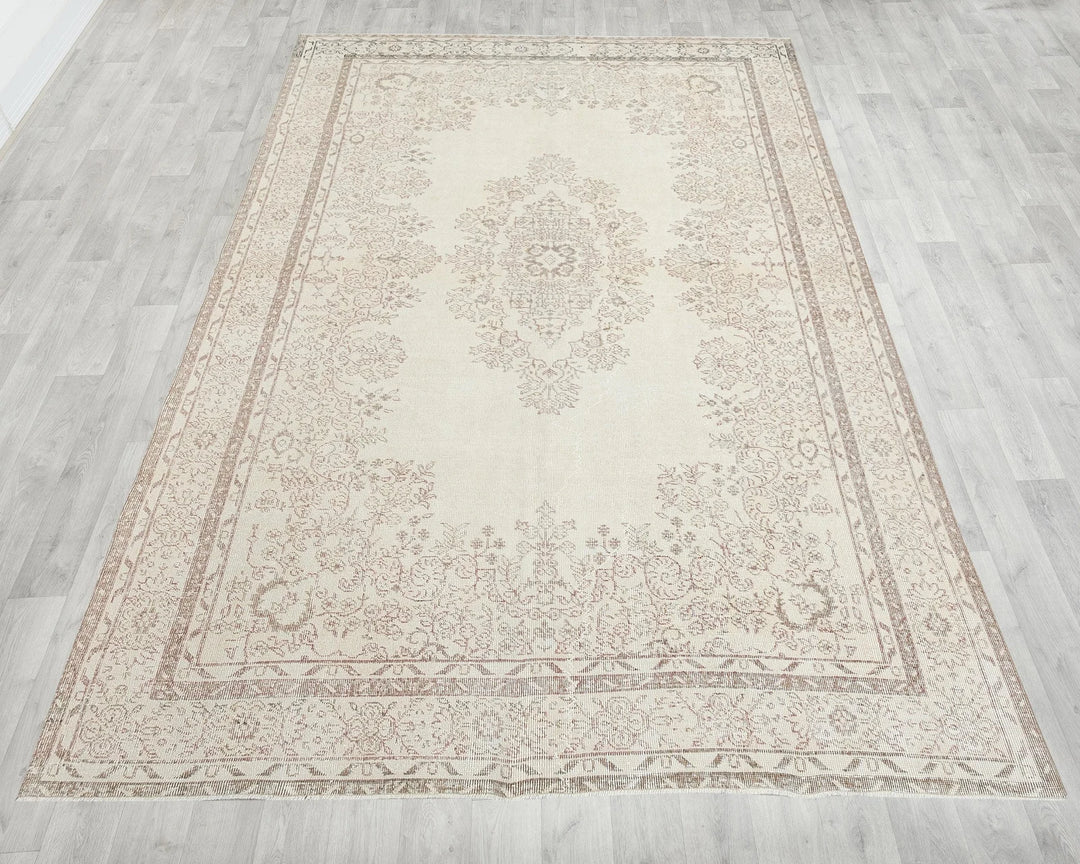 Beige Turkish Oushak Rug 6'11" x 10'5" Hand-Knotted | No. VR28050