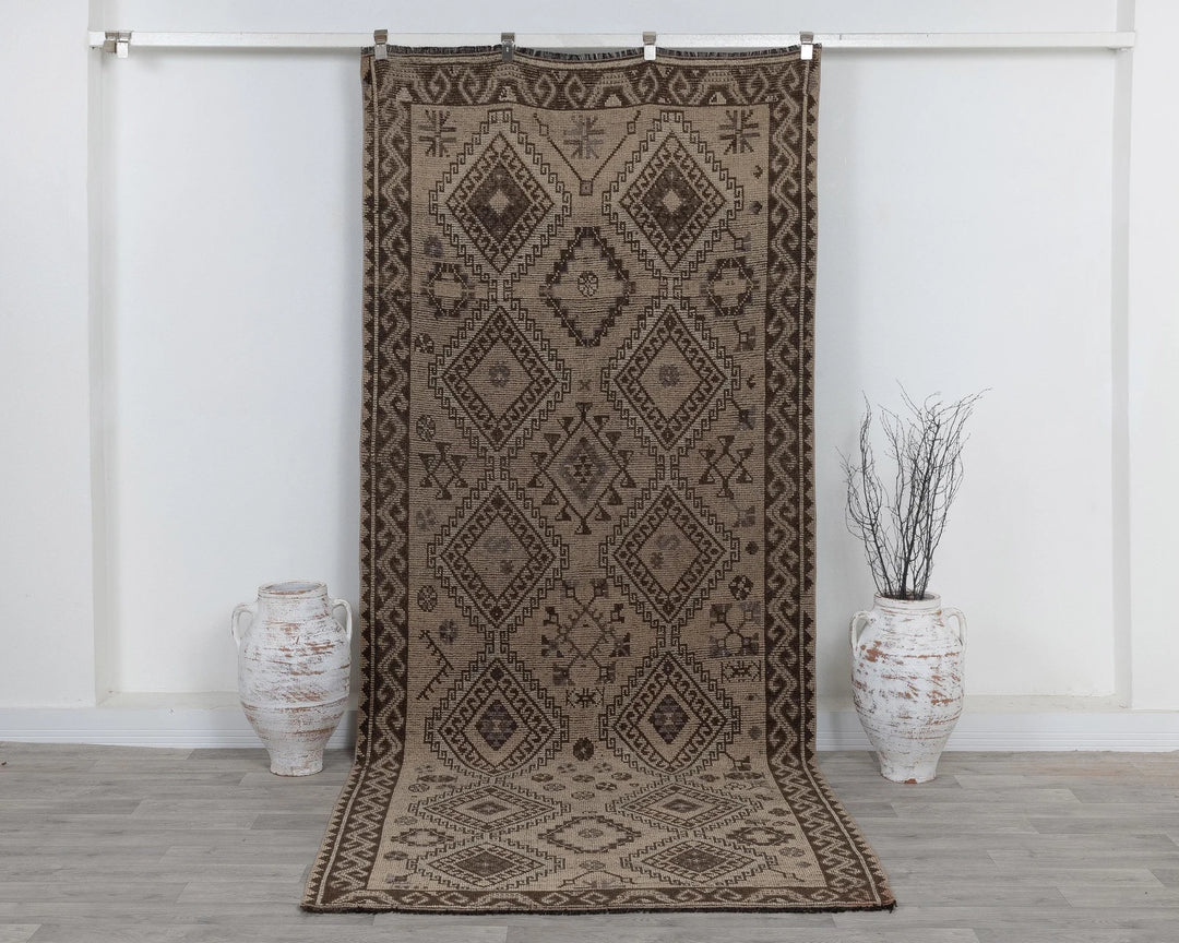 Brown Runner Rug 4' x 10' | No. VR28247