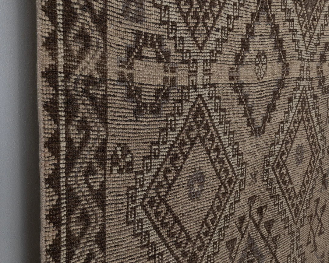 Brown Runner Rug 4' x 10' | No. VR28247