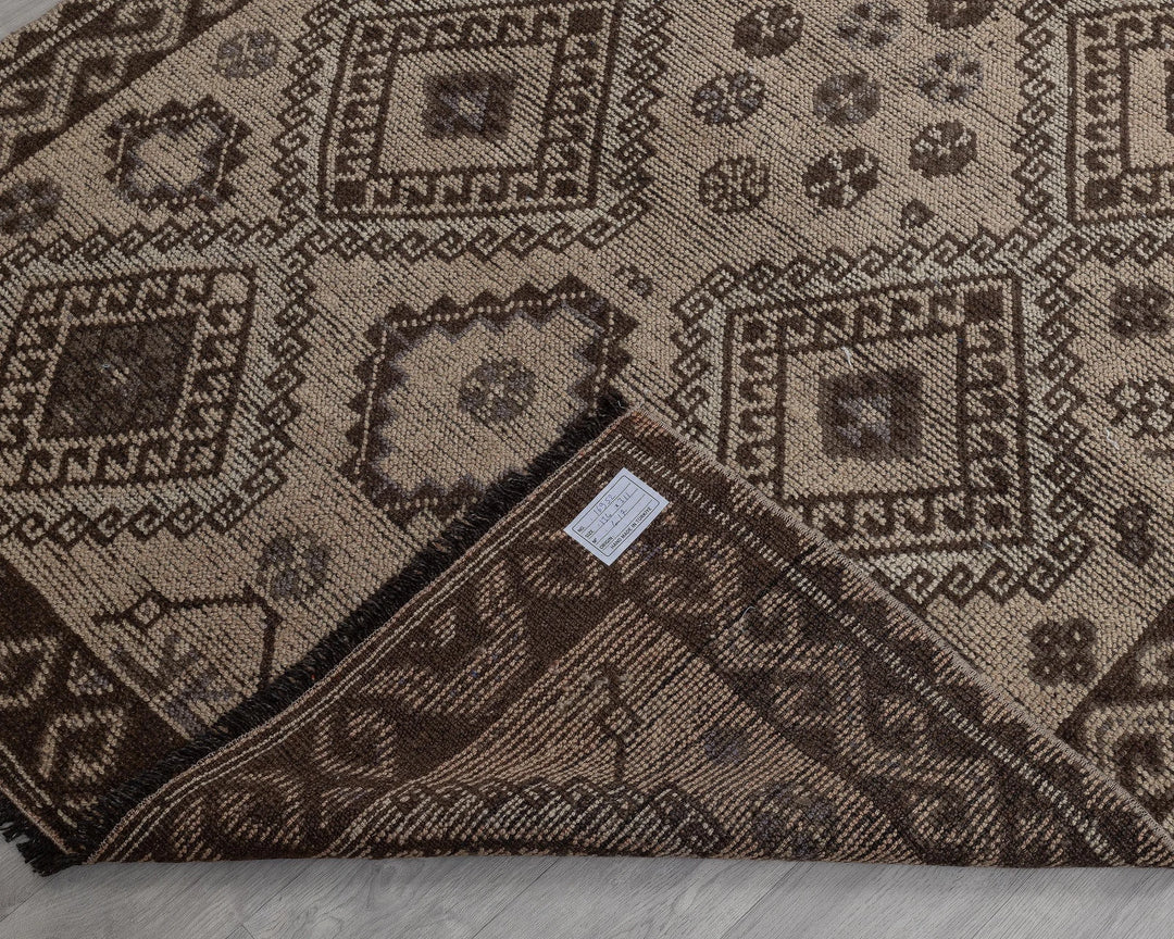 Brown Runner Rug 4' x 10' | No. VR28247