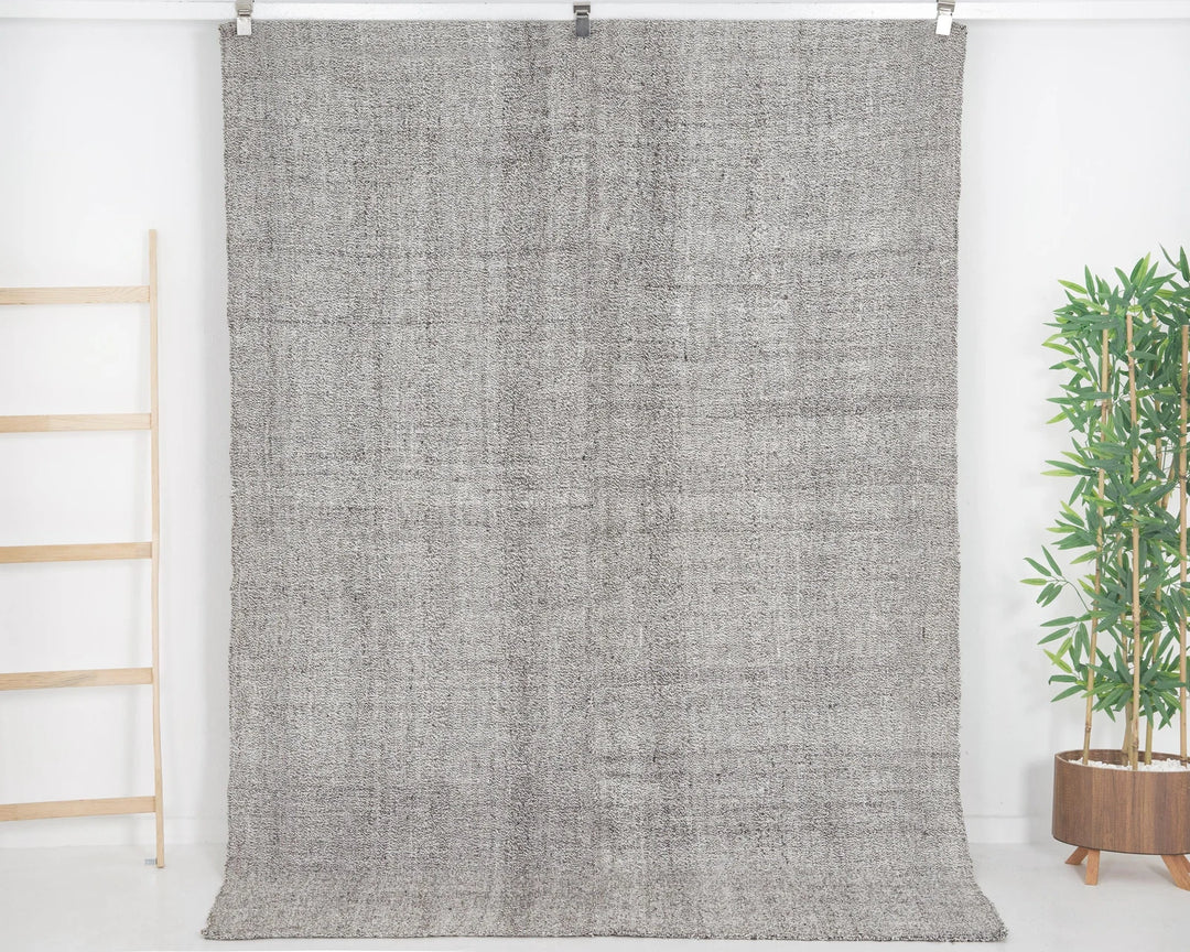 Gray Kilim Rug 5' 5" x 7' 10" | No. VR28329