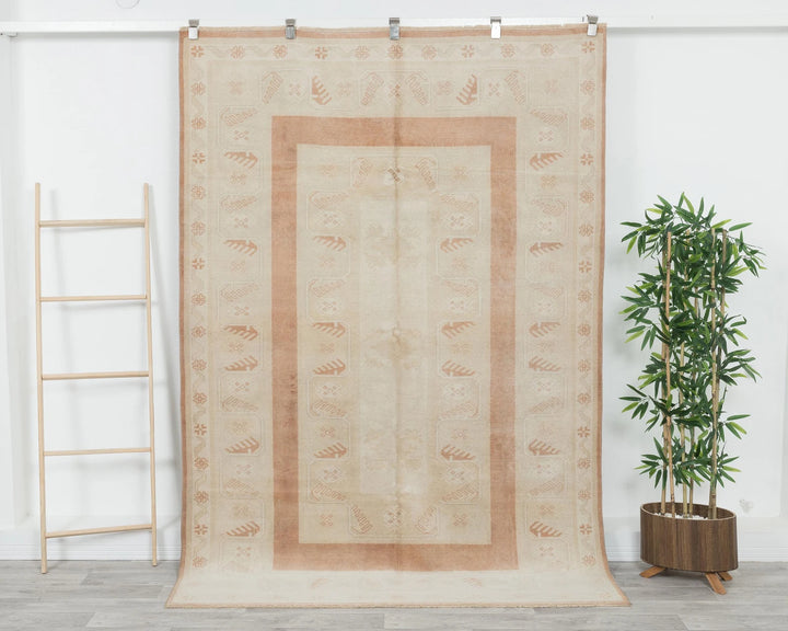 Beige Oushak Rug 5' 4" x 7' 9" | No. VR29177