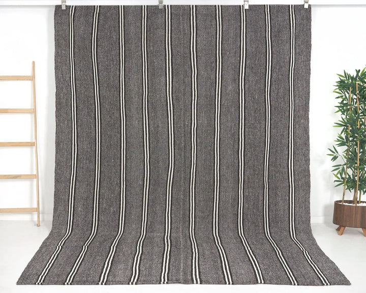 Gray Kilim Rug 7' 3" x 9' 10" | No. VR30085