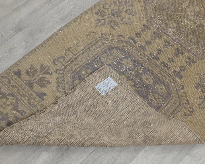 Multicolor Turkish Oushak Rug 2'7" x 10'10" Hand-Knotted texture