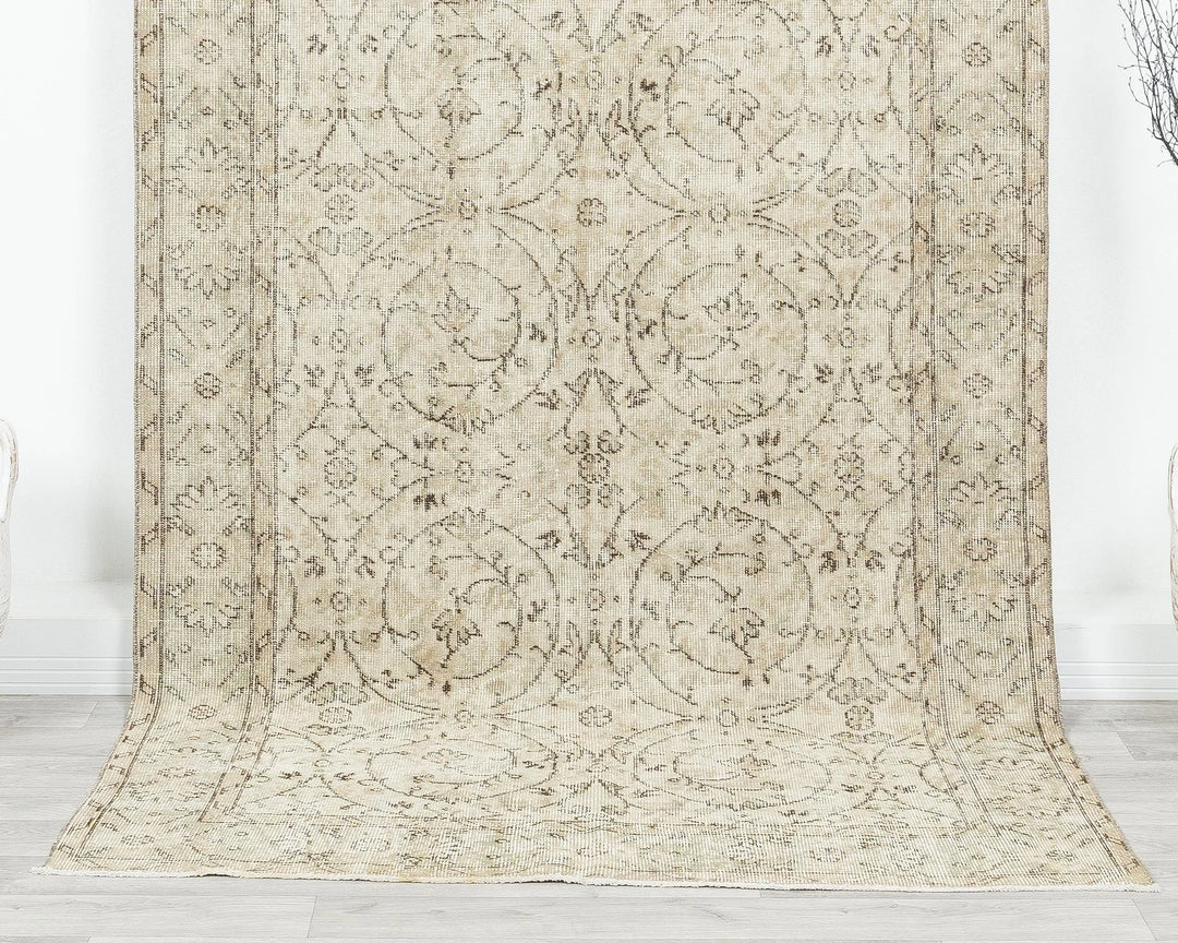 Beige Turkish Oushak Rug 8'8" x 4'6" Hand-Knotted | No. VR30829