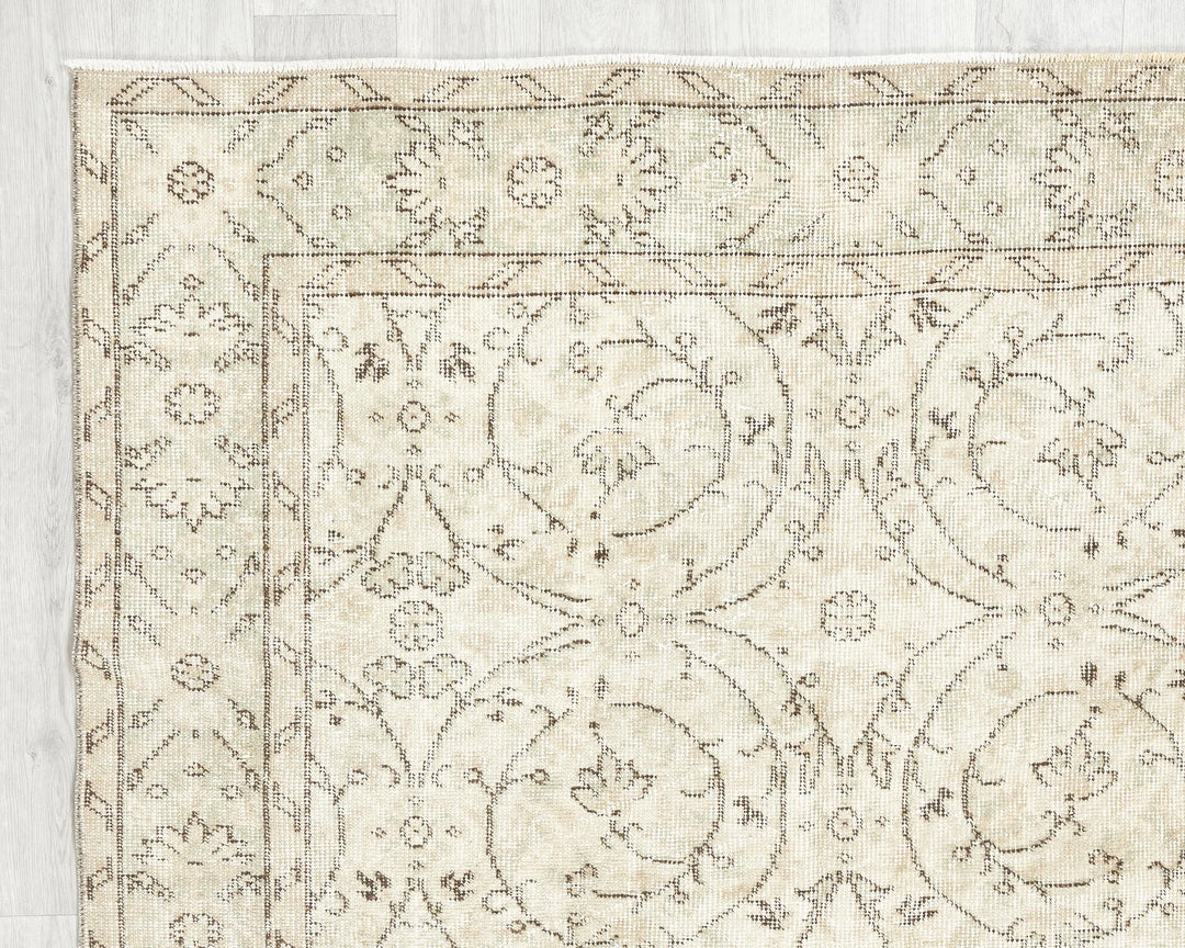 Beige Turkish Oushak Rug 8'8" x 4'6" Hand-Knotted | No. VR30829