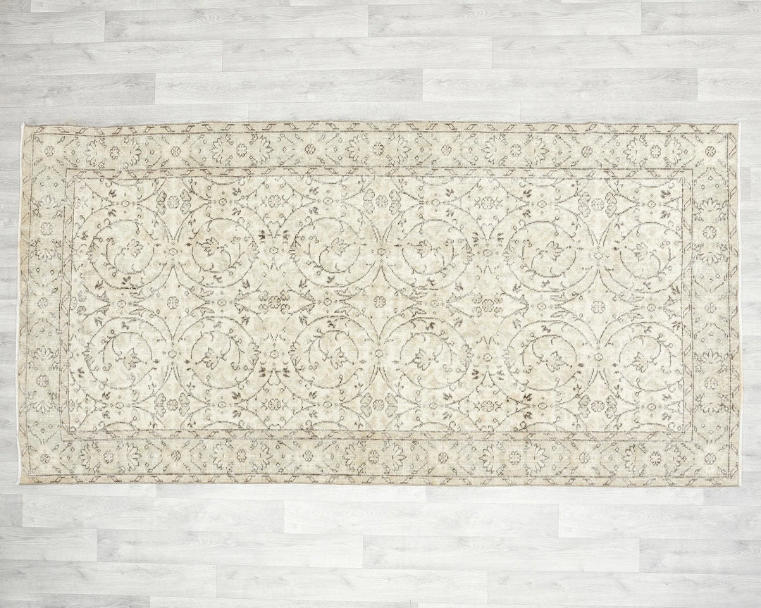 Beige Turkish Oushak Rug 8'8" x 4'6" Hand-Knotted | No. VR30829