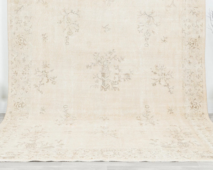 Beige Turkish Oushak Rug  6' 9" x 10' 6" Hand-Knotted | No. VR30984