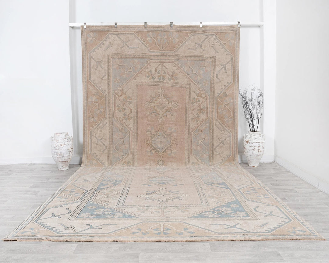Beige Oushak Rug 8' 2" x 13' 10" | No. VR31158