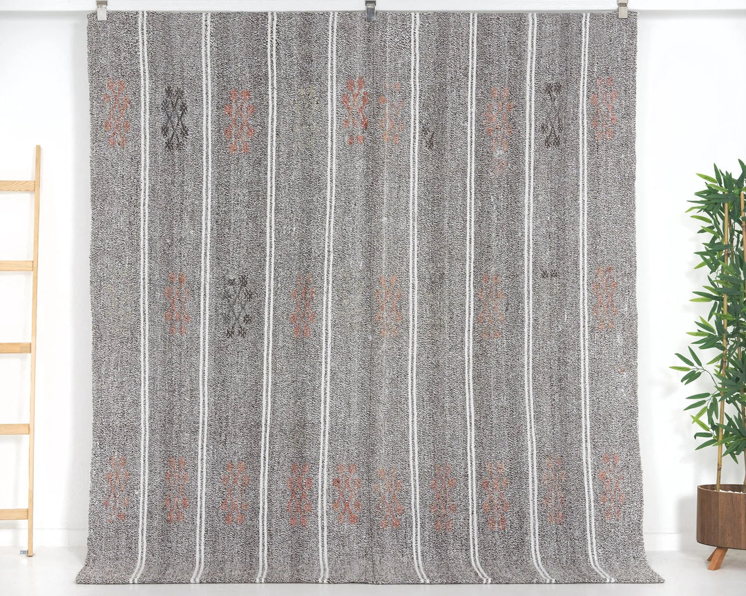 Gray Kilim Rug 6' 5" x 7' 2" | No. VR31336