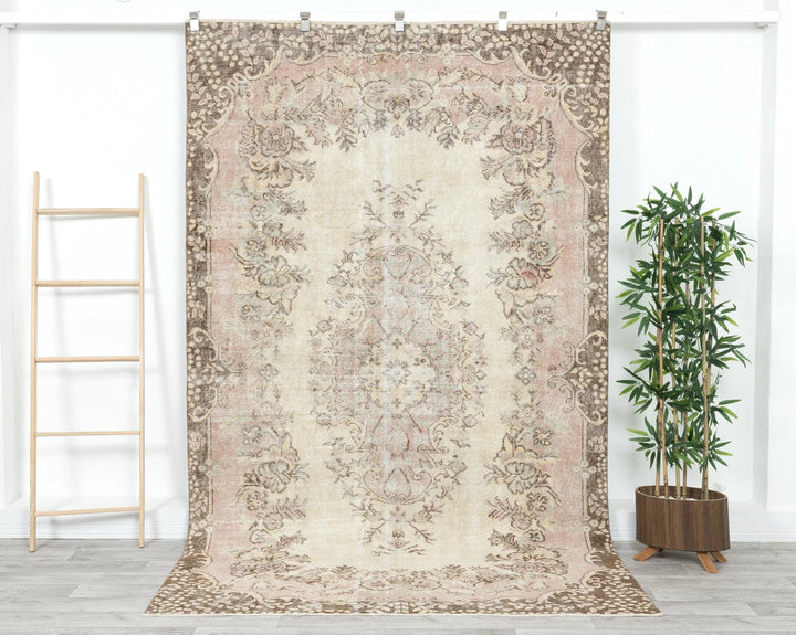 Beige Oushak Rug 5' 7" x 9' | No. VR31433