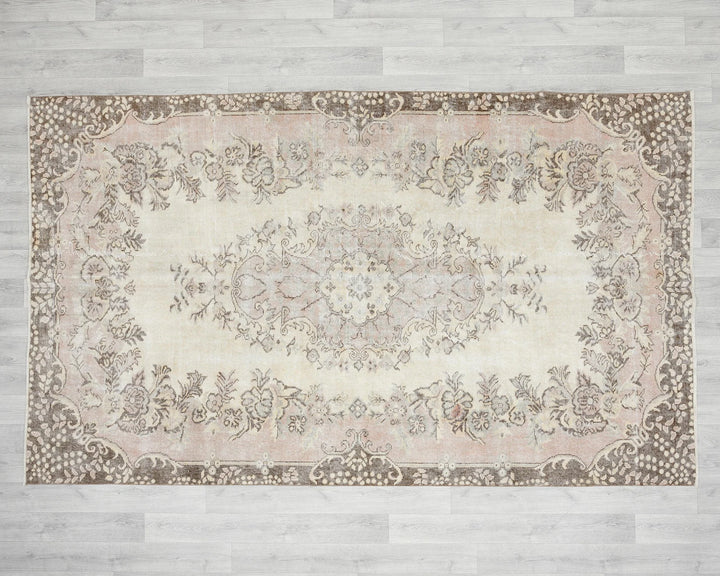 Beige Oushak Rug 5' 7" x 9' | No. VR31433