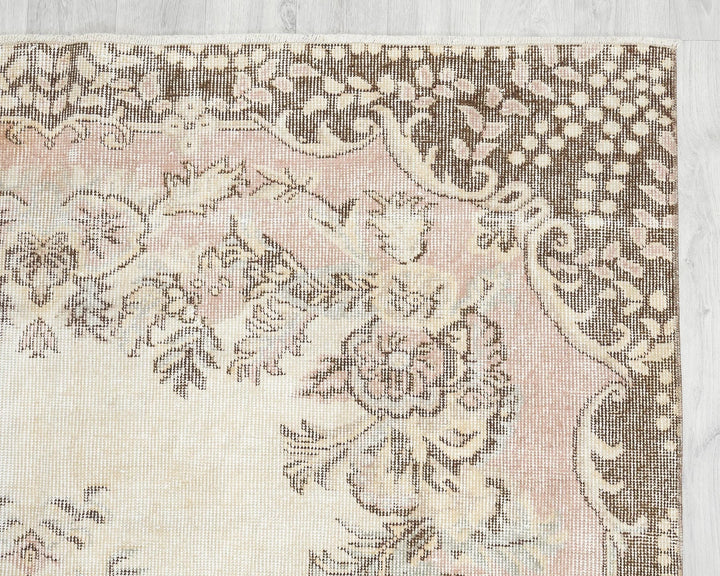 Beige Oushak Rug 5' 7" x 9' | No. VR31433