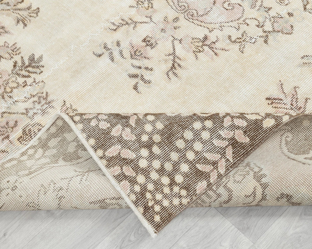 Beige Oushak Rug 5' 7" x 9' | No. VR31433