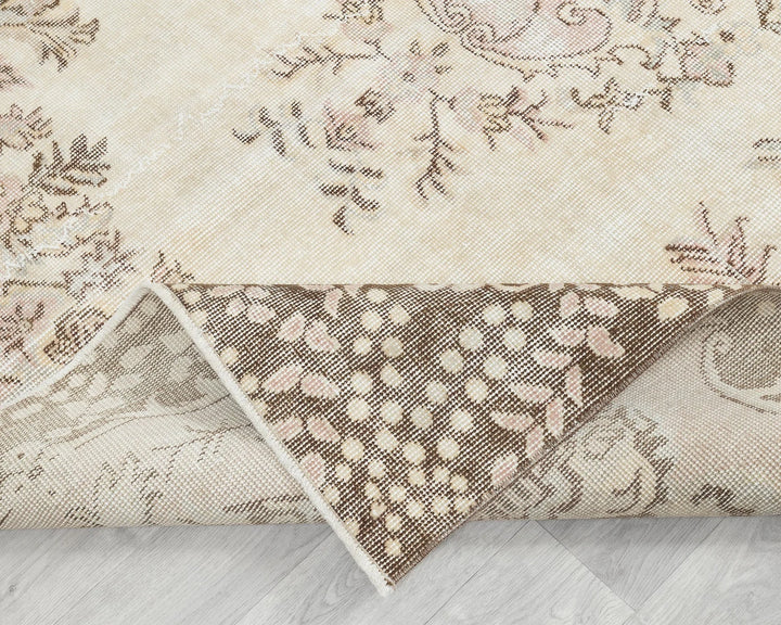 Beige Oushak Rug 5' 7" x 9' | No. VR31433
