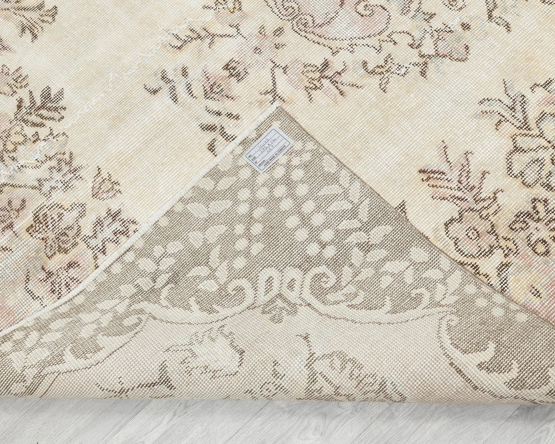 Beige Oushak Rug 5' 7" x 9' | No. VR31433