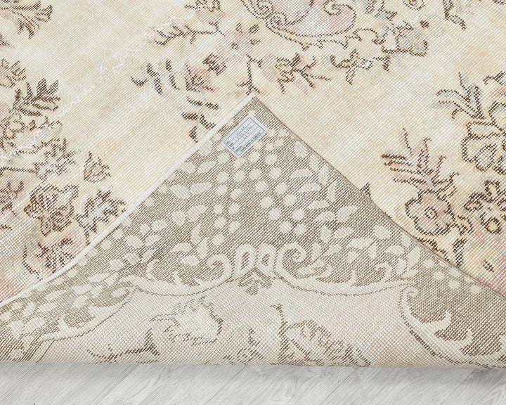 Beige Oushak Rug 5' 7" x 9' | No. VR31433