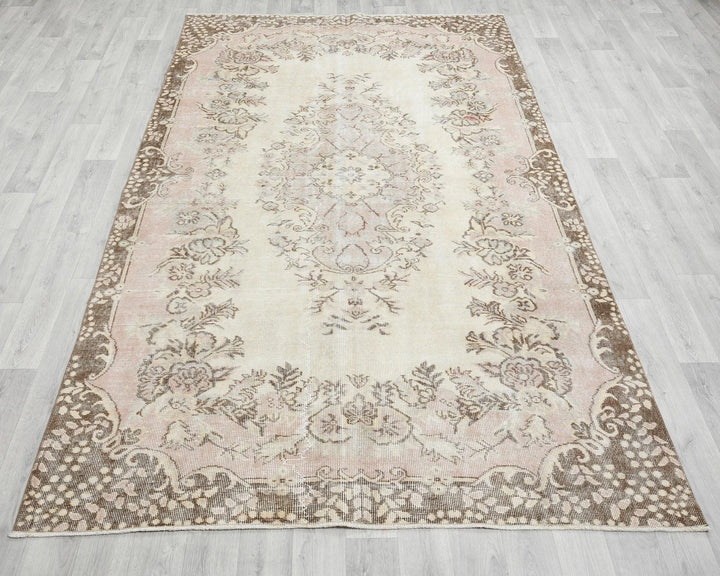 Beige Oushak Rug 5' 7" x 9' | No. VR31433