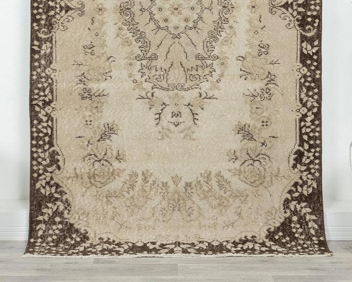 Multicolor Turkish Vintage Rug 3' 11" x 7' 1" Hand-Knotted detail