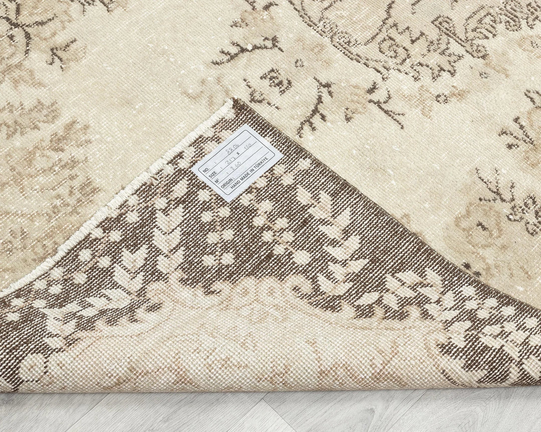 Multicolor Turkish Vintage Rug 3' 11" x 7' 1" Hand-Knotted texture