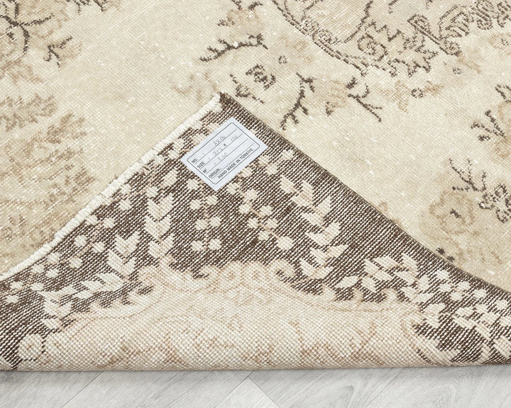 Multicolor Turkish Vintage Rug 3' 11" x 7' 1" Hand-Knotted texture