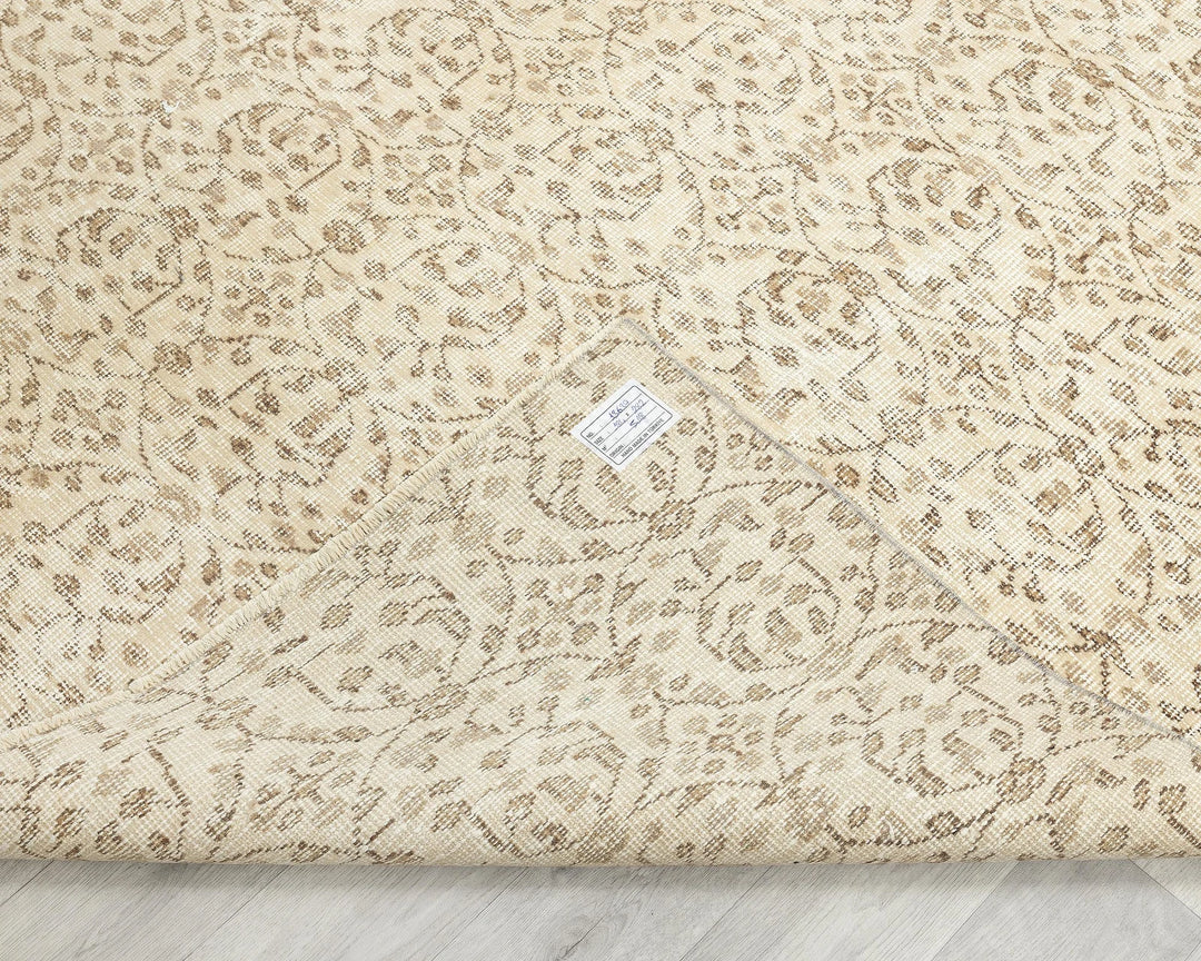 Beige Turkish Oushak Rug 6' x 9' 3" Hand-Knotted texture