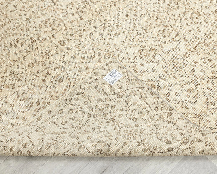 Beige Turkish Oushak Rug 6' x 9' 3" Hand-Knotted texture