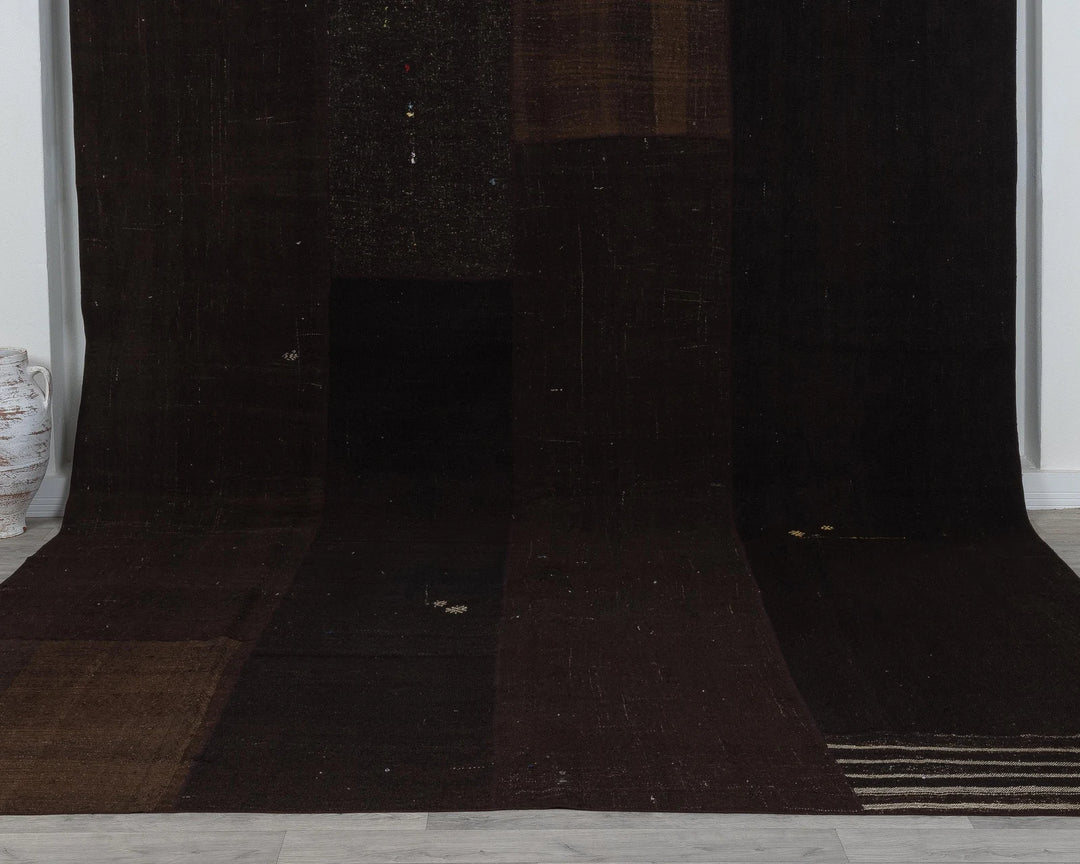 Brown Turkish Kilim Rug 10' x 13' Flat-Weave detail
