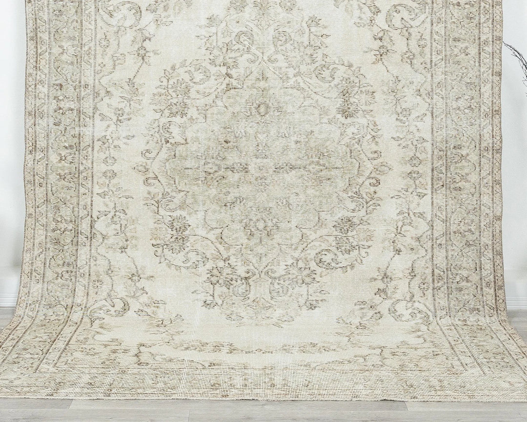 Beige Turkish Oushak Rug 6'1" x 9'5" Hand-Knotted detail