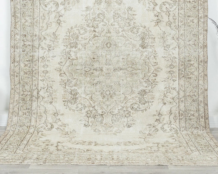 Beige Turkish Oushak Rug 6'1" x 9'5" Hand-Knotted detail